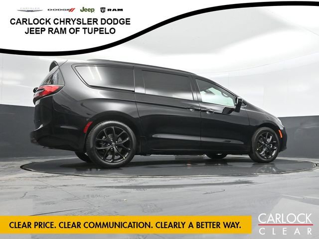 New 2026 Chrysler Pacifica Limited w/ Uconnect Theater Family Group image 47