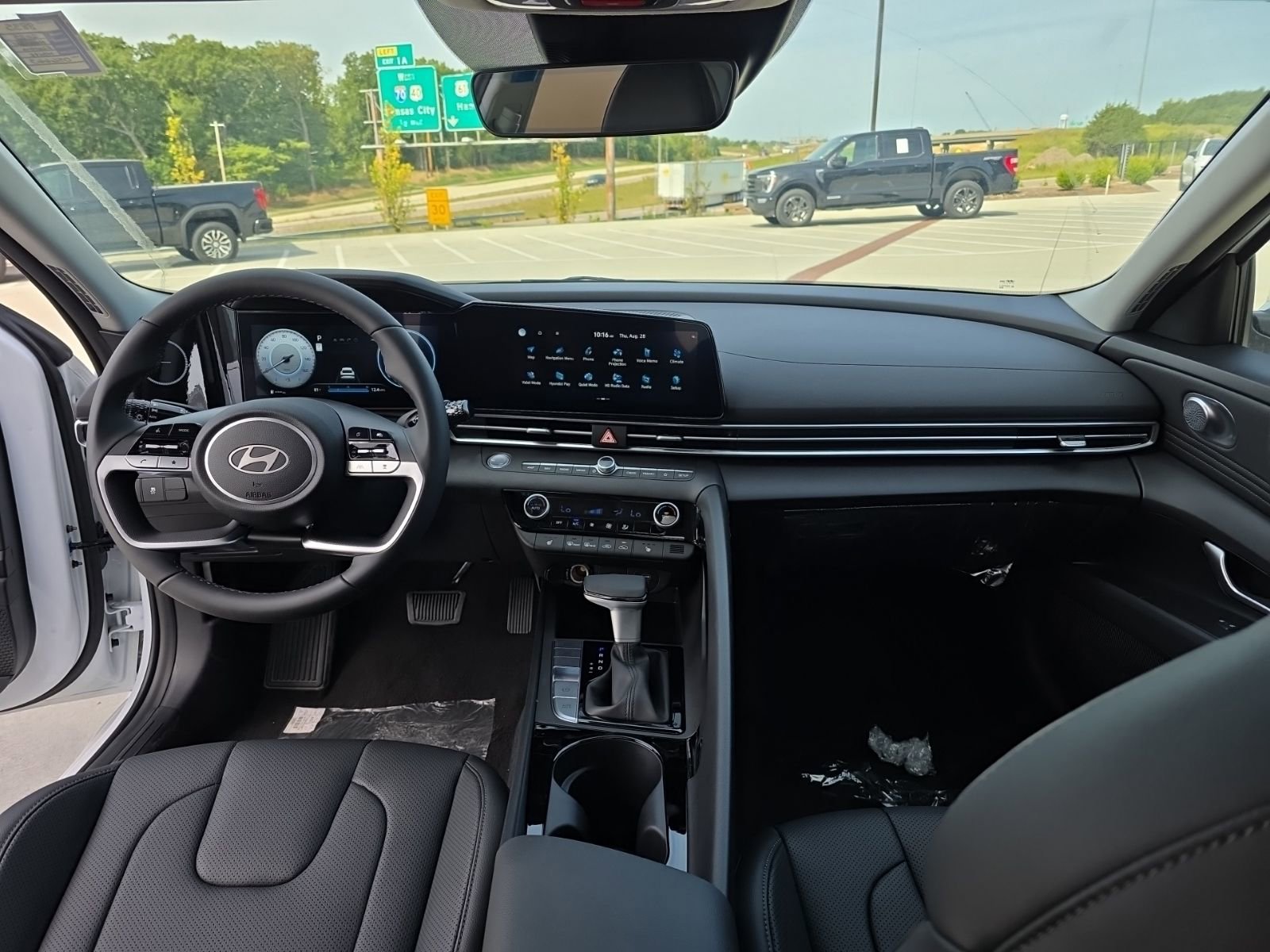 New 2025 Hyundai Elantra Limited image 11