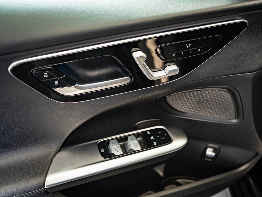 Certified 2025 Mercedes-Benz C 300 4MATIC Sedan image 23