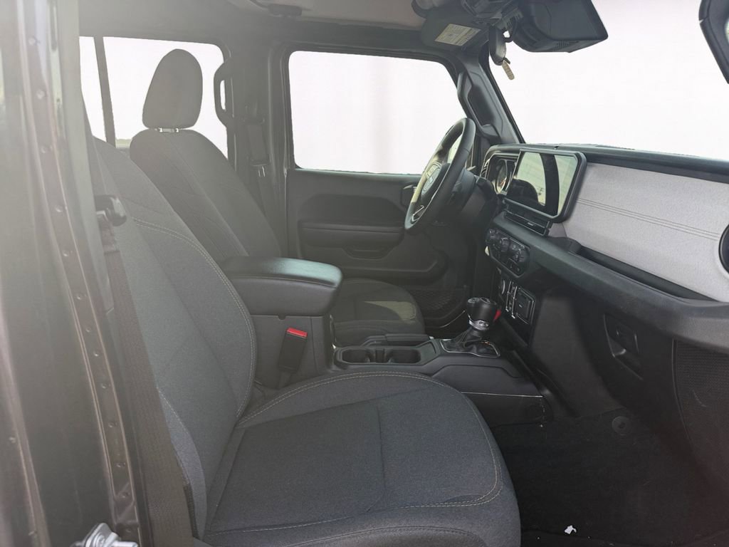 Used 2024 Jeep Wrangler Unlimited Sport AWD/4WD image 15