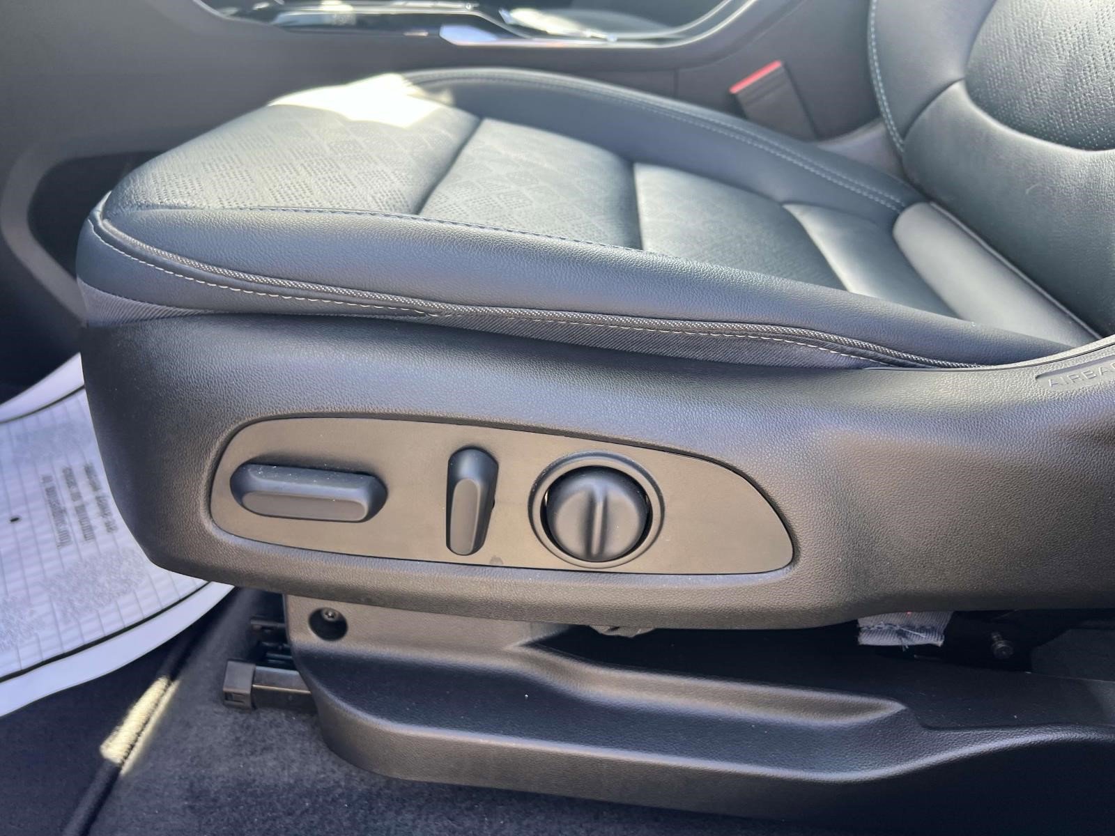 Certified 2022 Chevrolet Bolt EUV Premier w/ Sun & Sound Package image 15