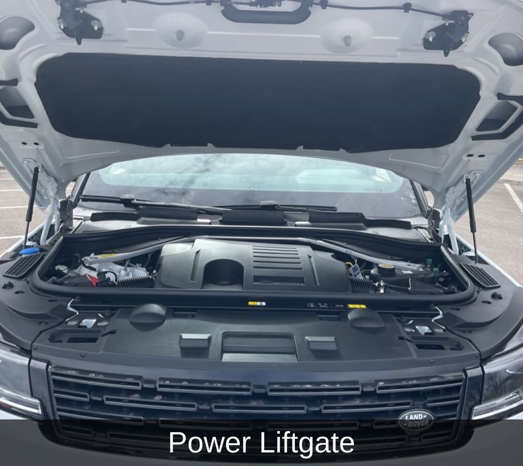 Used 2024 Land Rover Range Rover Sport SE image 17