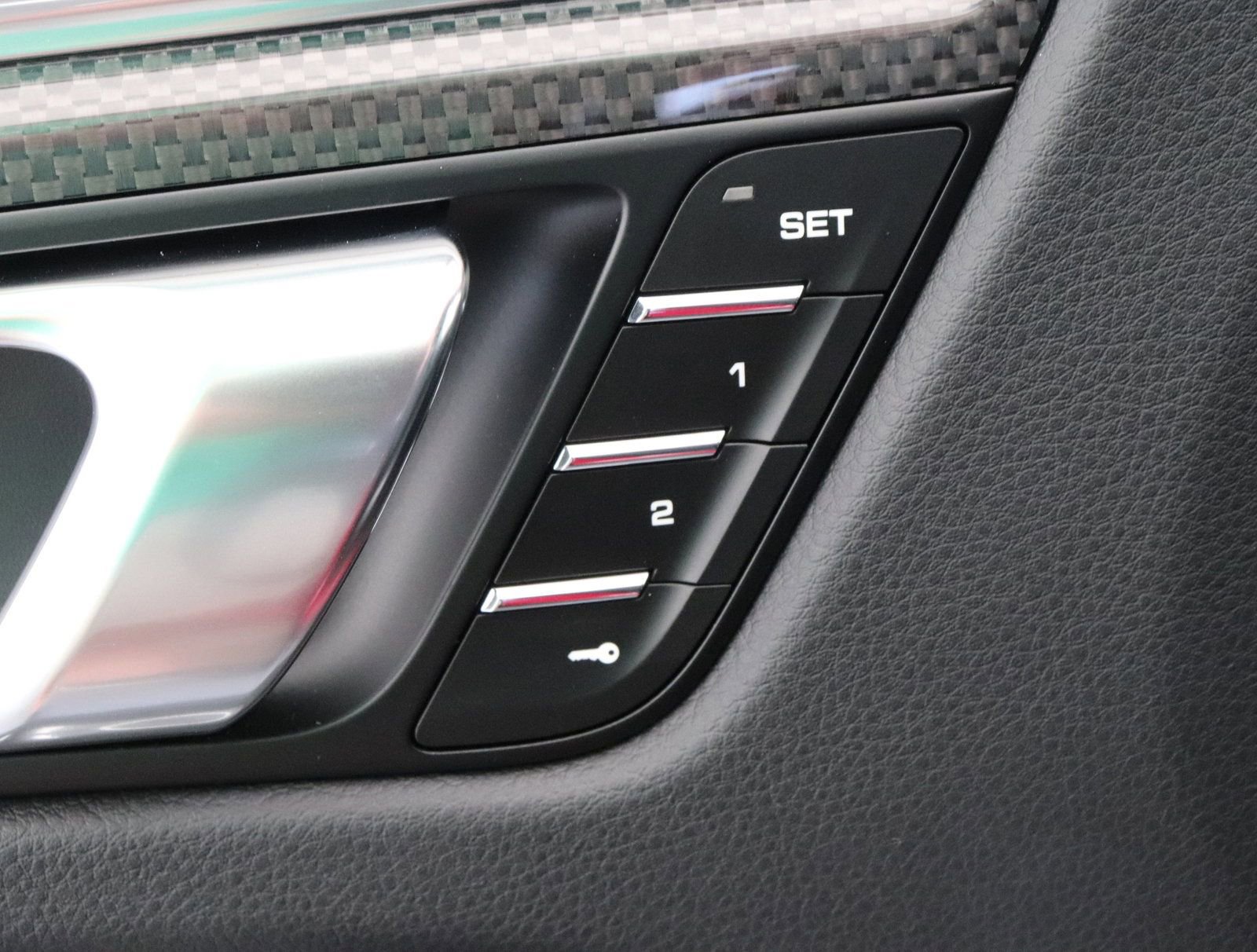 Used 2025 Porsche Macan image 27