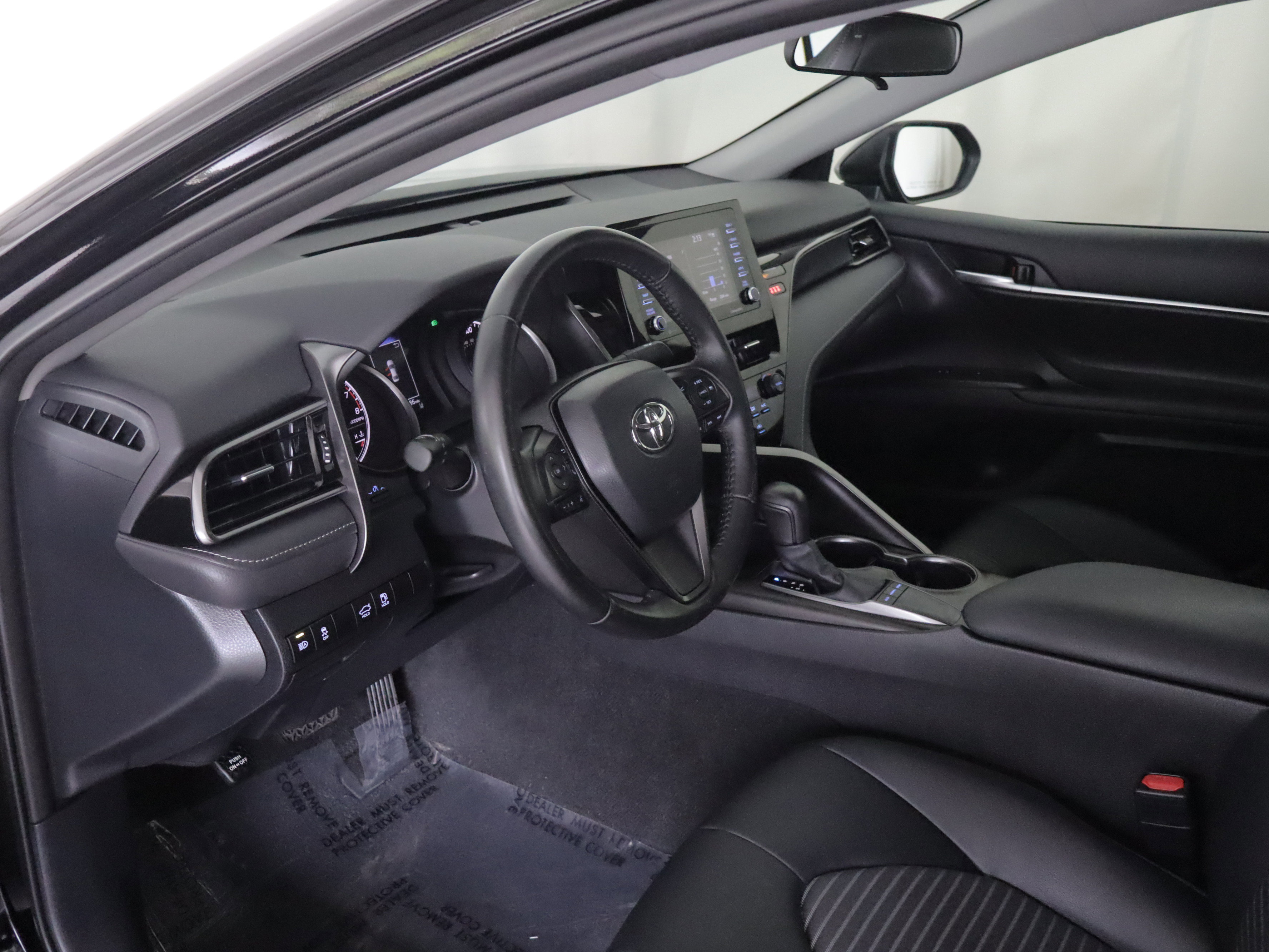 Used 2024 Toyota Camry SE FWD image 9