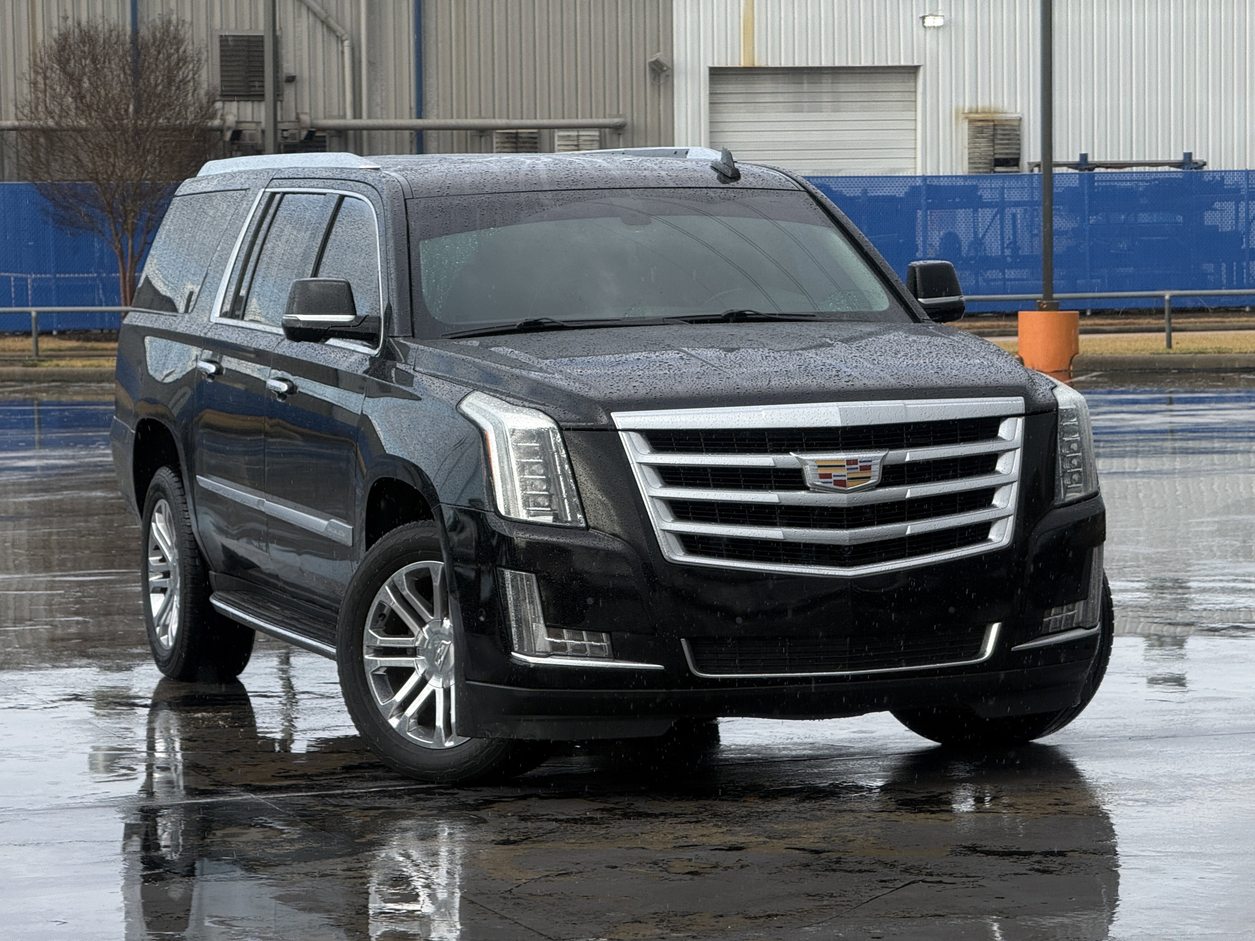 Used 2018 Cadillac Escalade ESV 2WD image 3