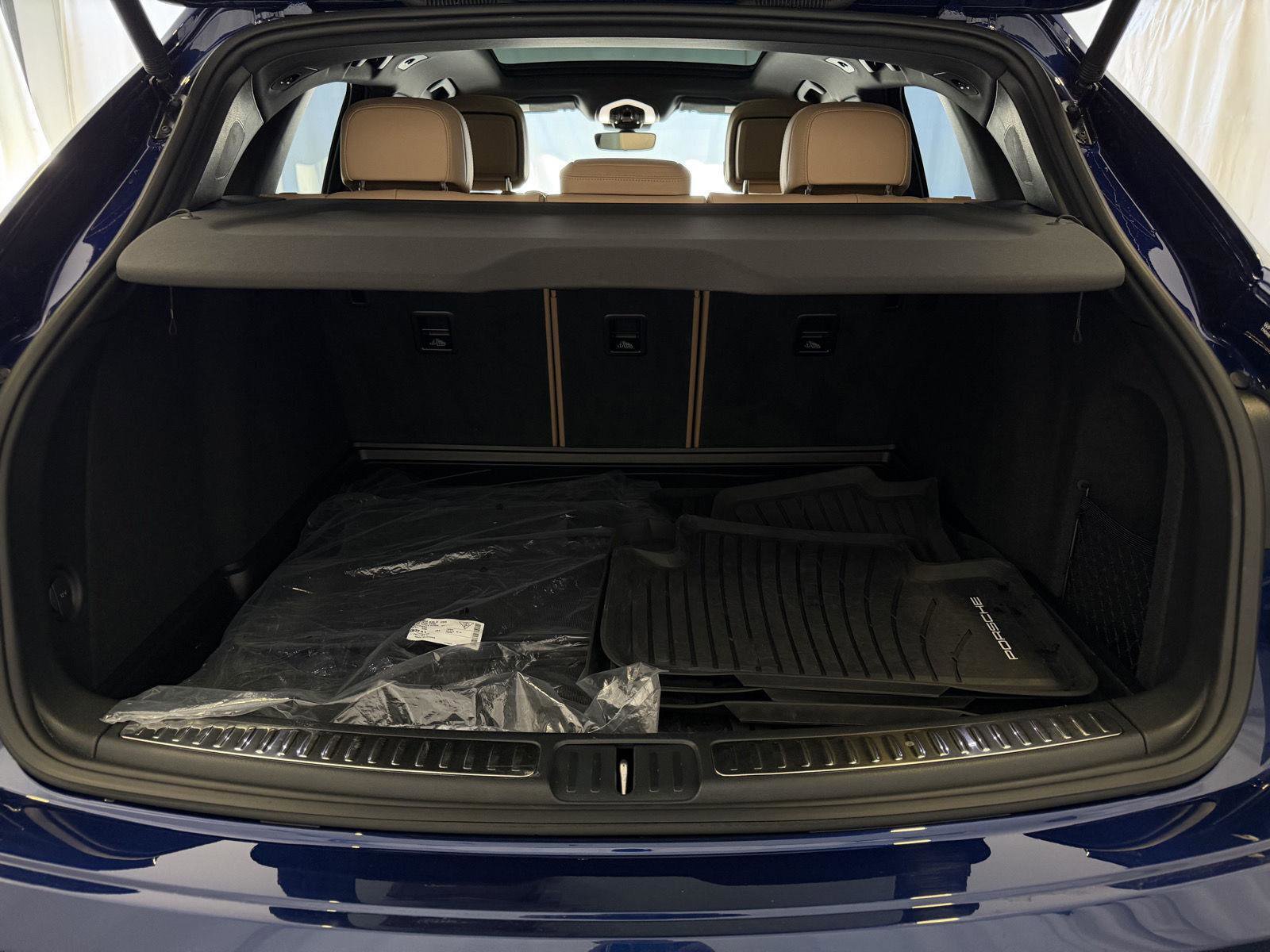 Certified 2025 Porsche Macan Turbo image 28