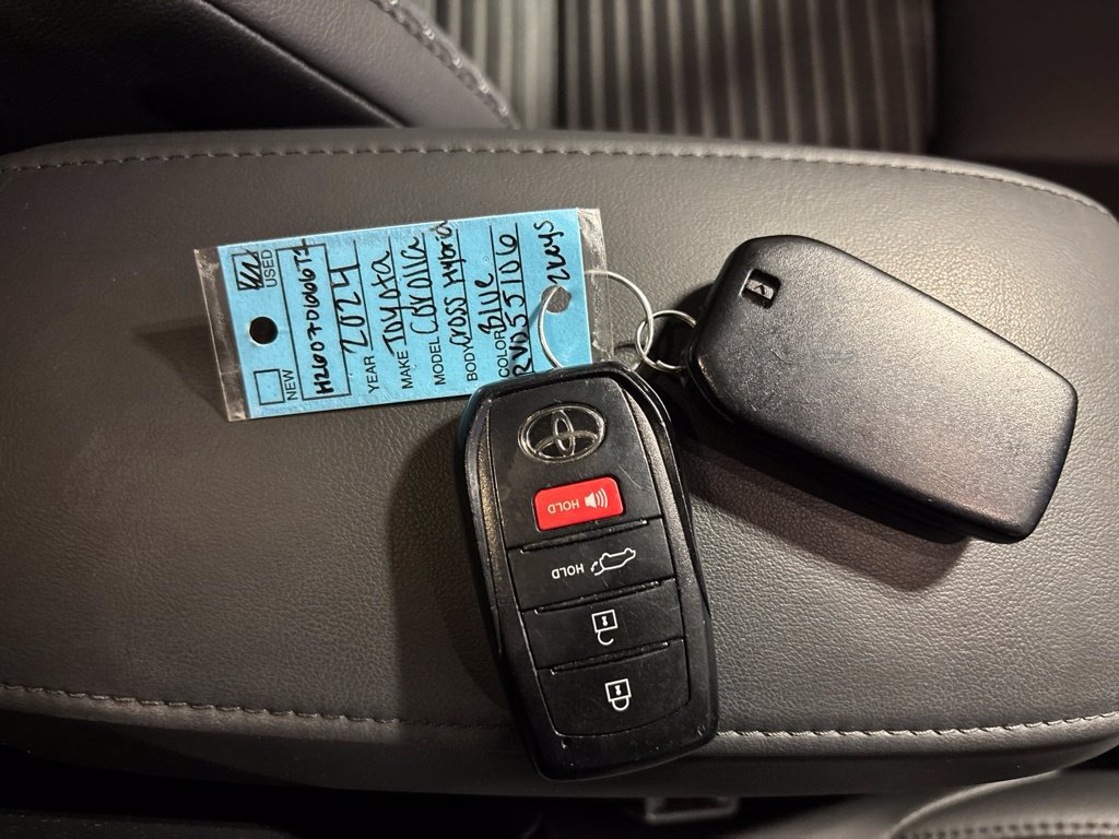 Used 2024 Toyota Corolla Cross AWD Hybrid w/ Convenience Package image 33