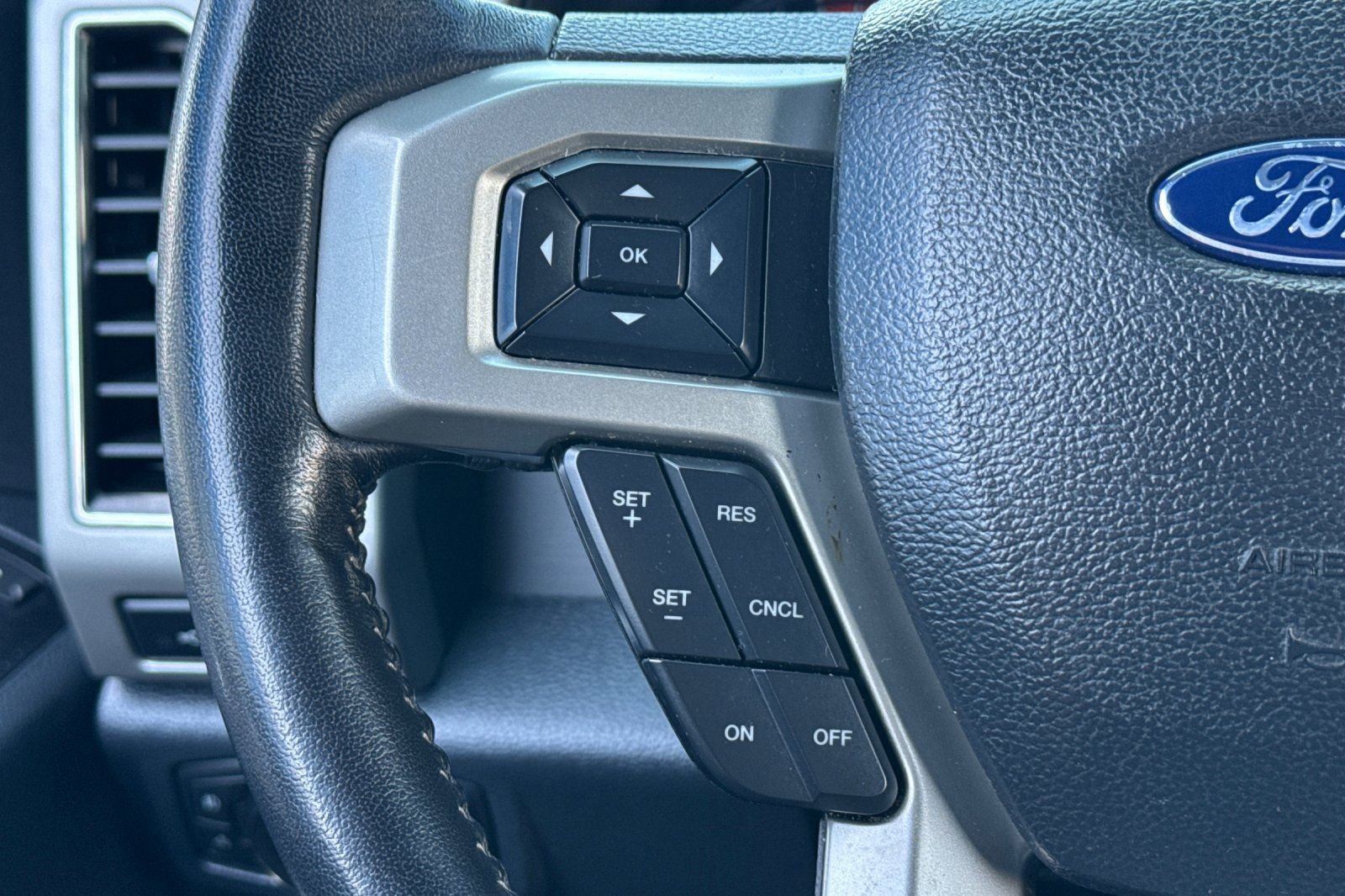 Used 2022 Ford F250 Lariat w/ Lariat Value Package image 33