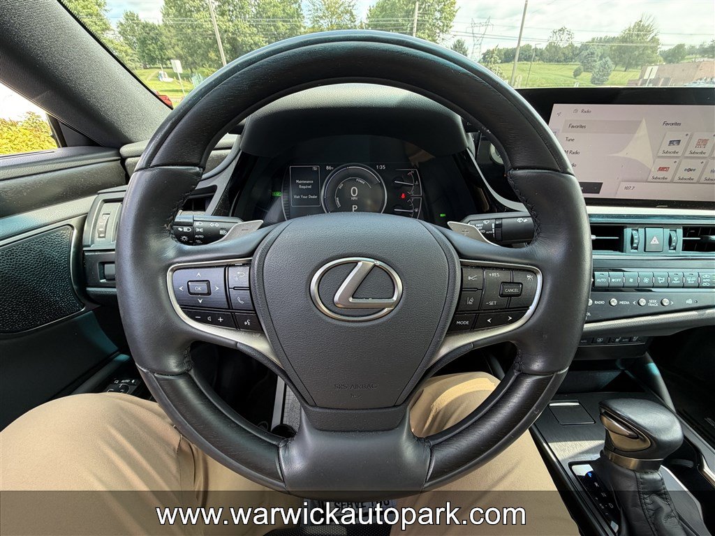 Used 2023 Lexus ES 300h Ultra Luxury w/ Accessory Package (Z1) FWD image 5
