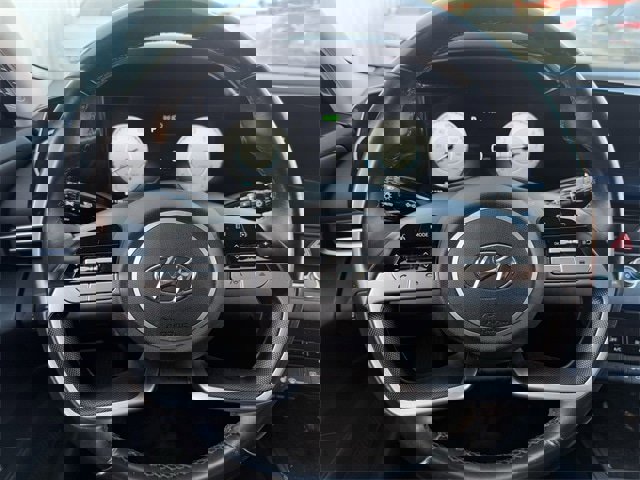 Used 2021 Hyundai Elantra Limited image 12