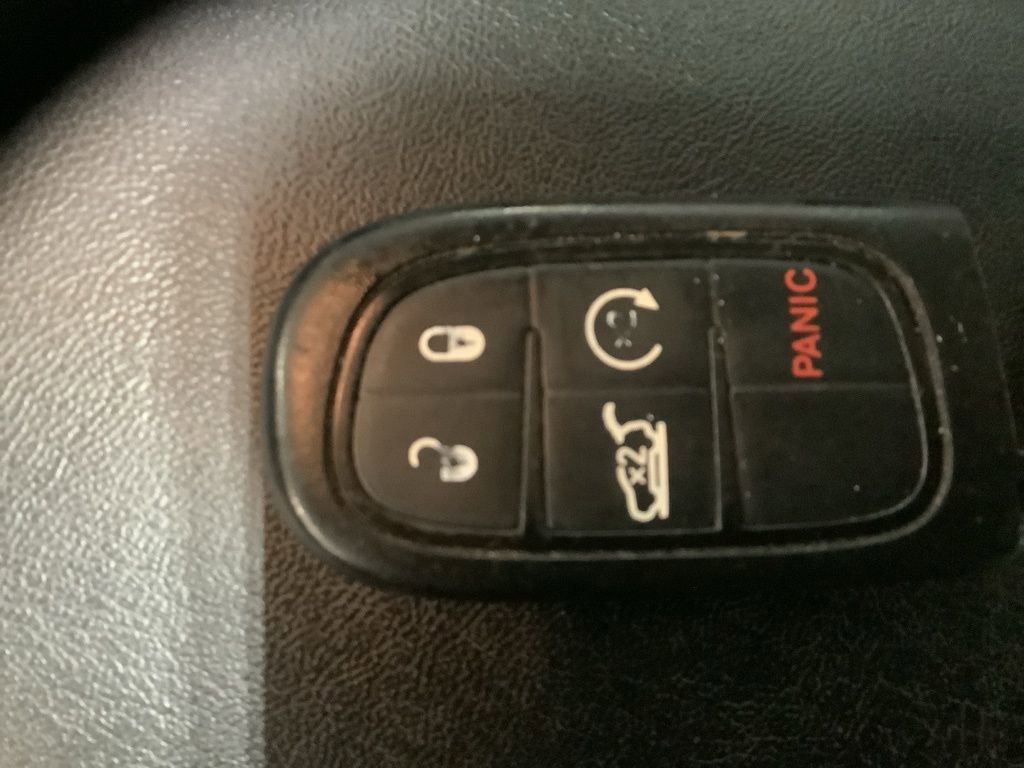 Used 2019 Jeep Cherokee Limited image 42