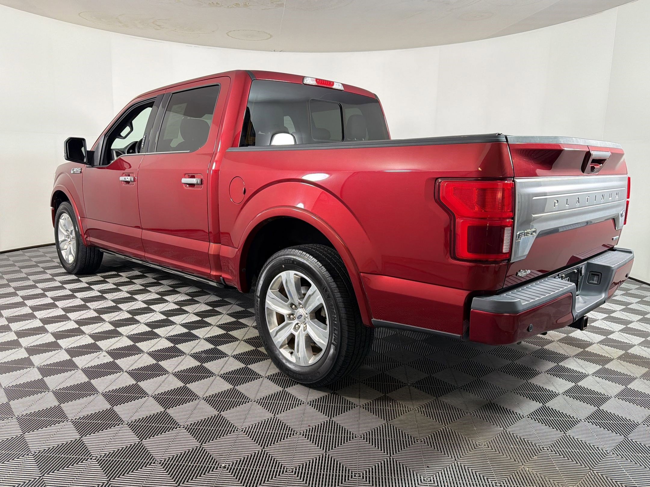 Used 2018 Ford F150 Platinum w/ Equipment Group 701A Luxury RWD image 2
