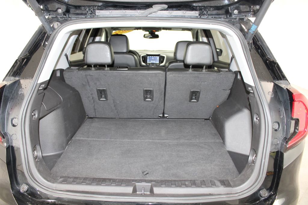 Used 2024 GMC Terrain SLT image 18