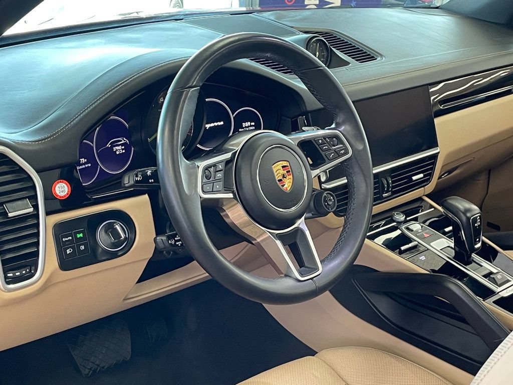 Used 2023 Porsche Cayenne w/ Premium Package AWD/4WD image 13