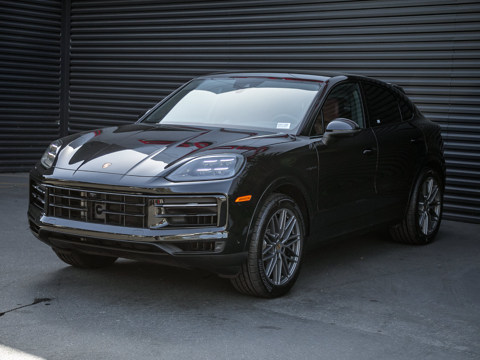 Certified 2025 Porsche Cayenne E-Hybrid Coupe AWD/4WD image 1