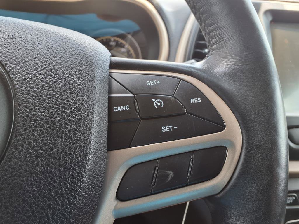 Used 2017 Jeep Cherokee Latitude w/ Cold Weather Group image 18