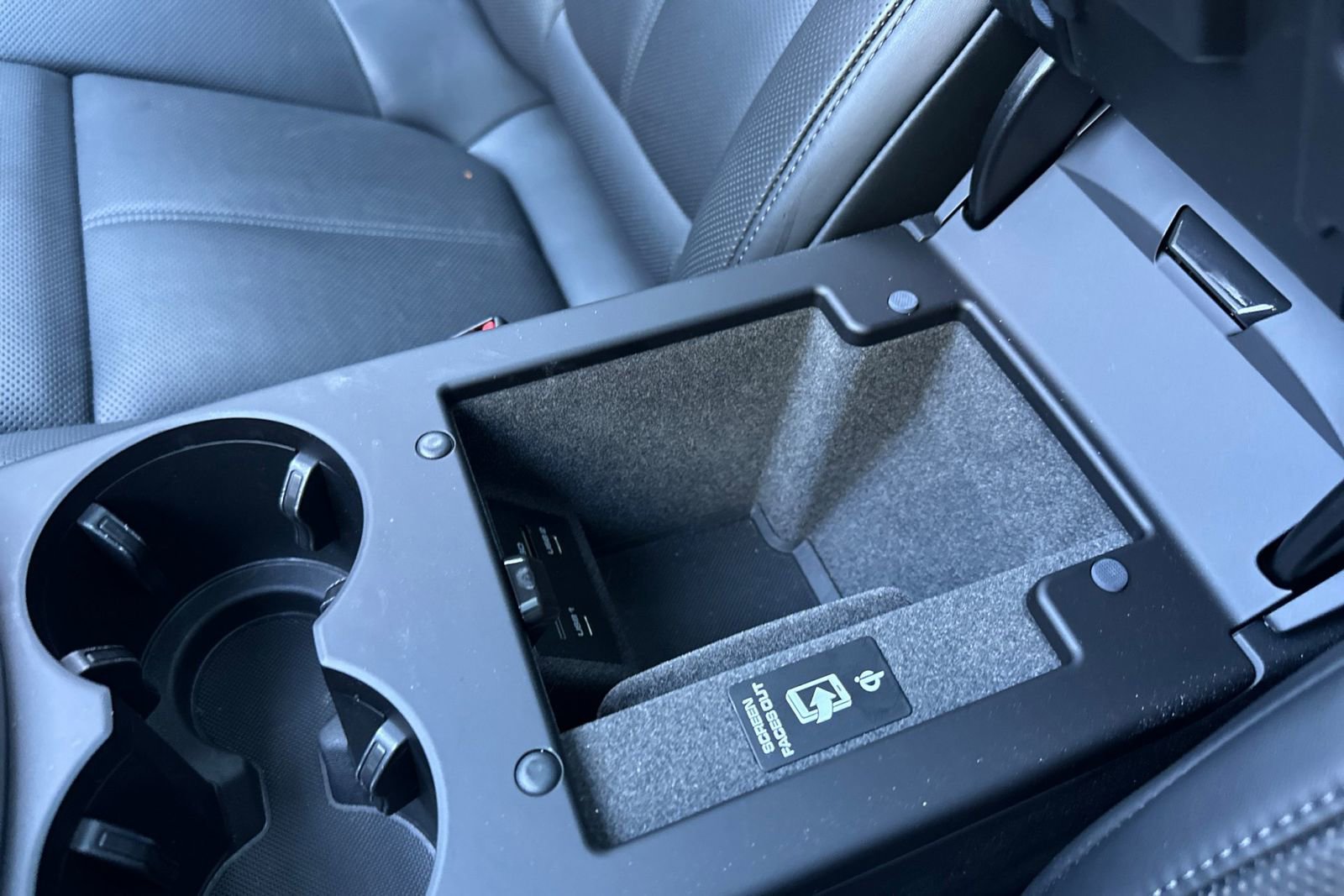 Used 2025 Porsche Macan image 27