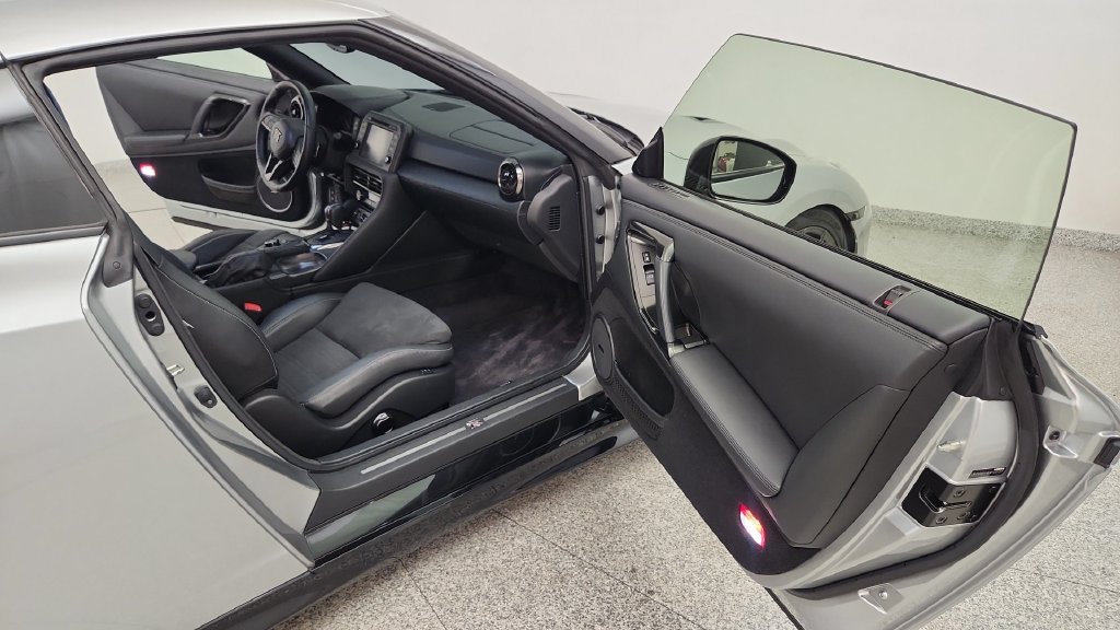 Used 2020 Nissan GT-R Premium AWD/4WD image 42