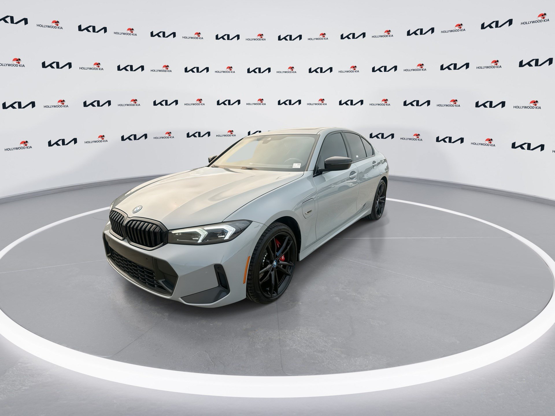 Used 2023 BMW 330e w/ M Sport Package RWD image 4
