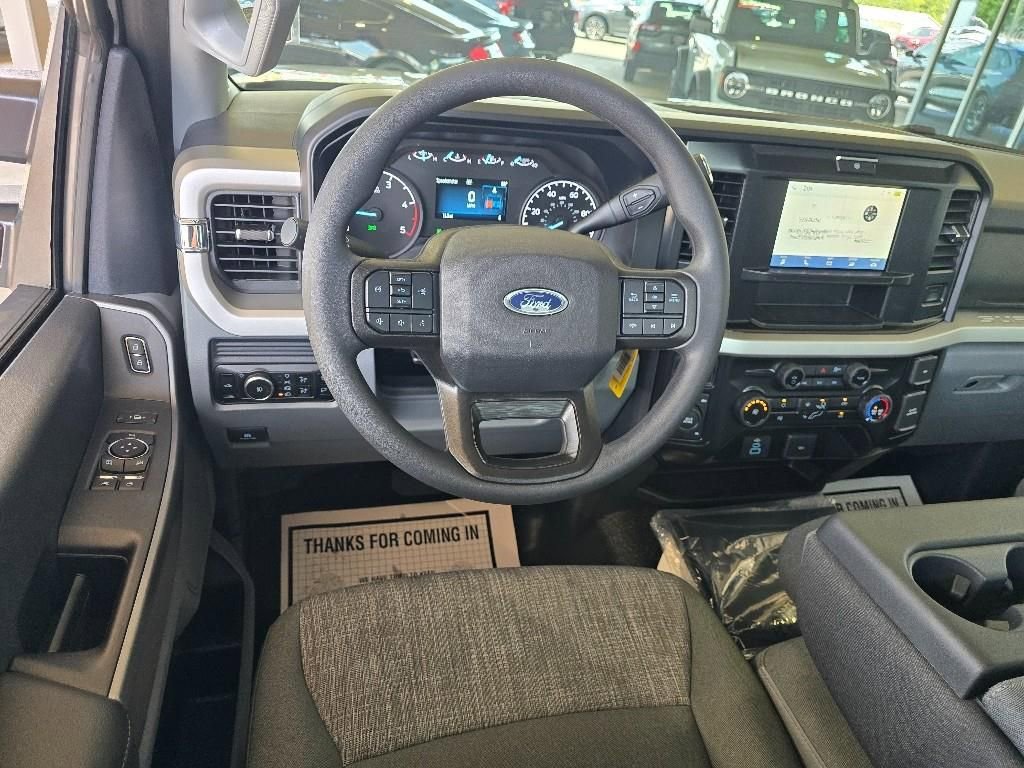 New 2025 Ford F550 4x4 Regular Cab Super Duty image 3