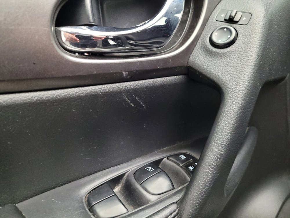 Used 2015 Nissan Rogue S FWD image 27