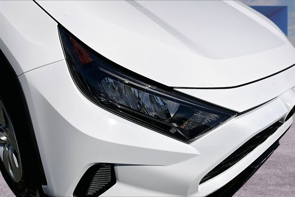 Used 2021 Toyota RAV4 LE FWD image 25