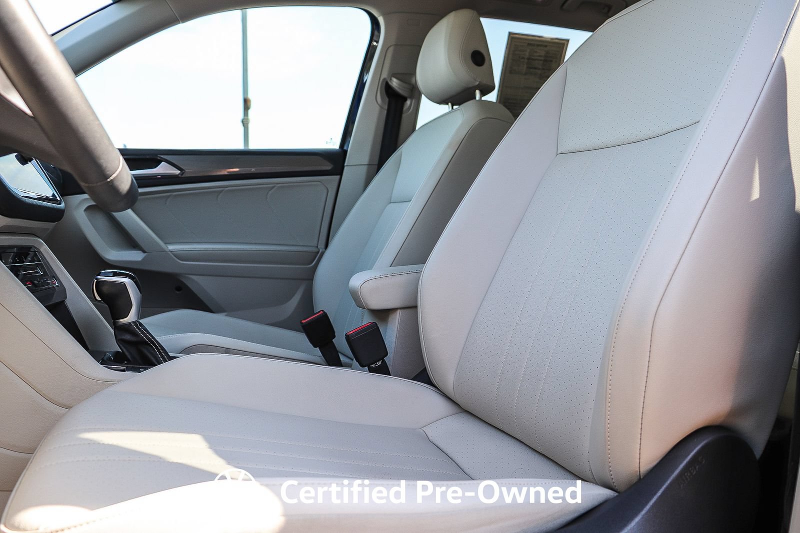 Used 2023 Volkswagen Tiguan SE w/ Panoramic Sunroof Package FWD image 25