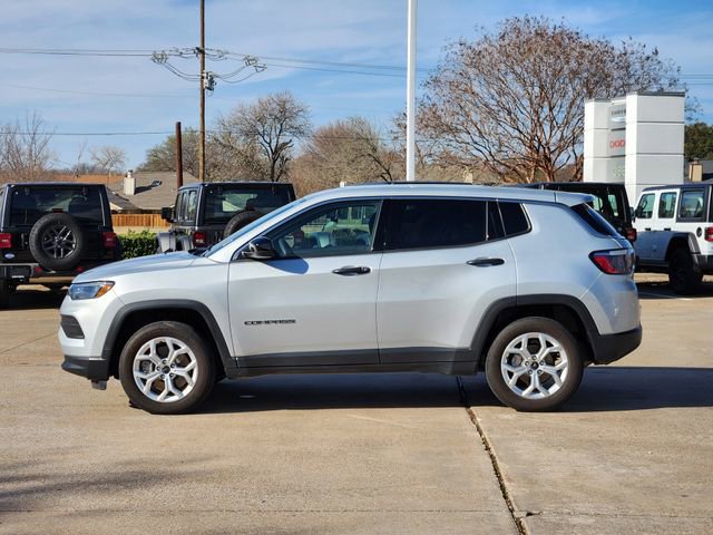 Used 2025 Jeep Compass Sport image 4