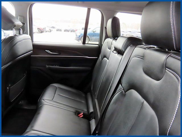 Used 2023 Jeep Grand Cherokee Limited image 11