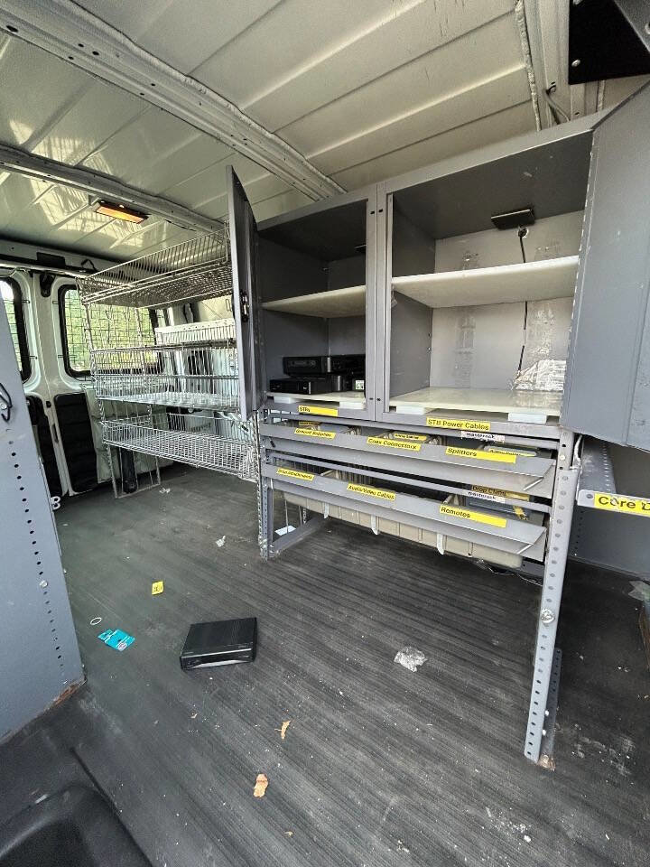 Used 2011 Chevrolet Express 2500 image 5