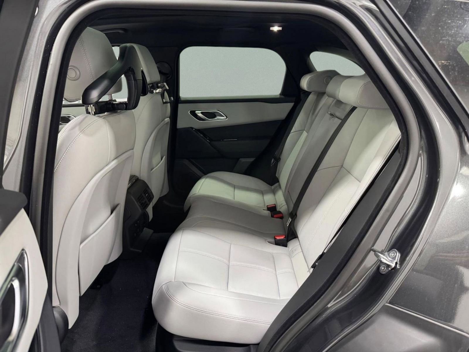 New 2026 Land Rover Range Rover Velar Dynamic SE image 8