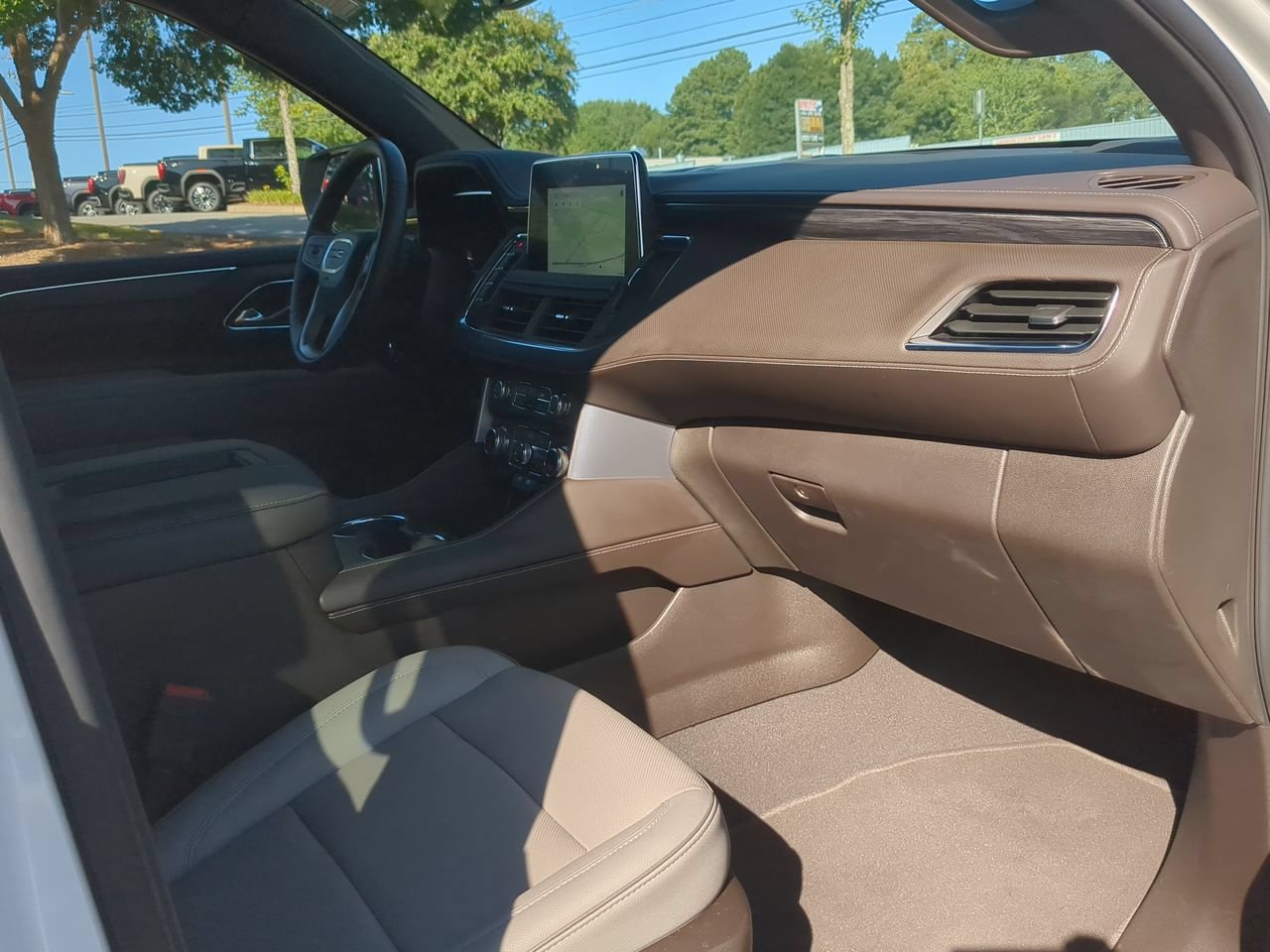 Used 2023 GMC Yukon XL SLT w/ SLT Luxury Package AWD/4WD image 29
