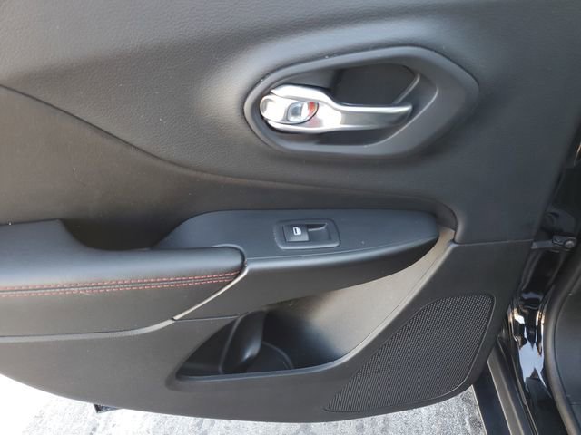 Used 2019 Jeep Cherokee Trailhawk image 16