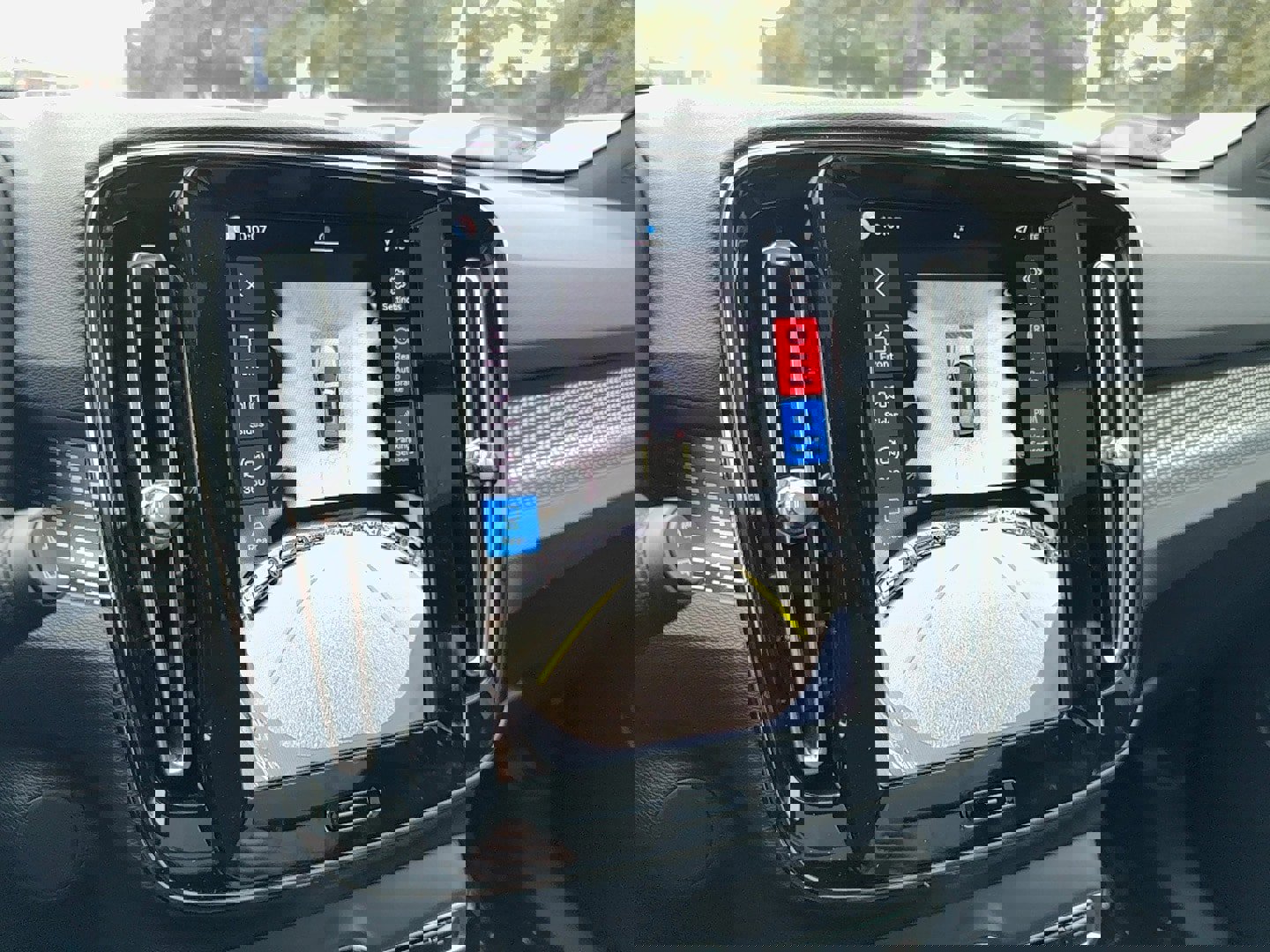 New 2026 Volvo EX40 Plus w/ Climate Package image 25