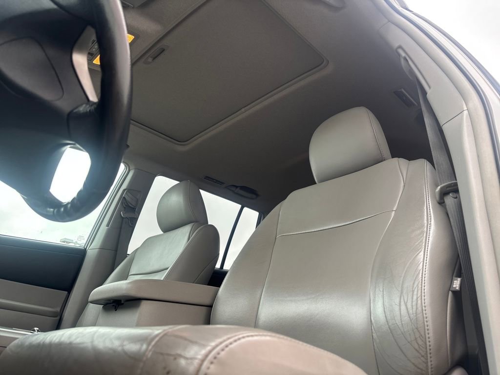 Used 2010 Toyota Highlander SE image 10