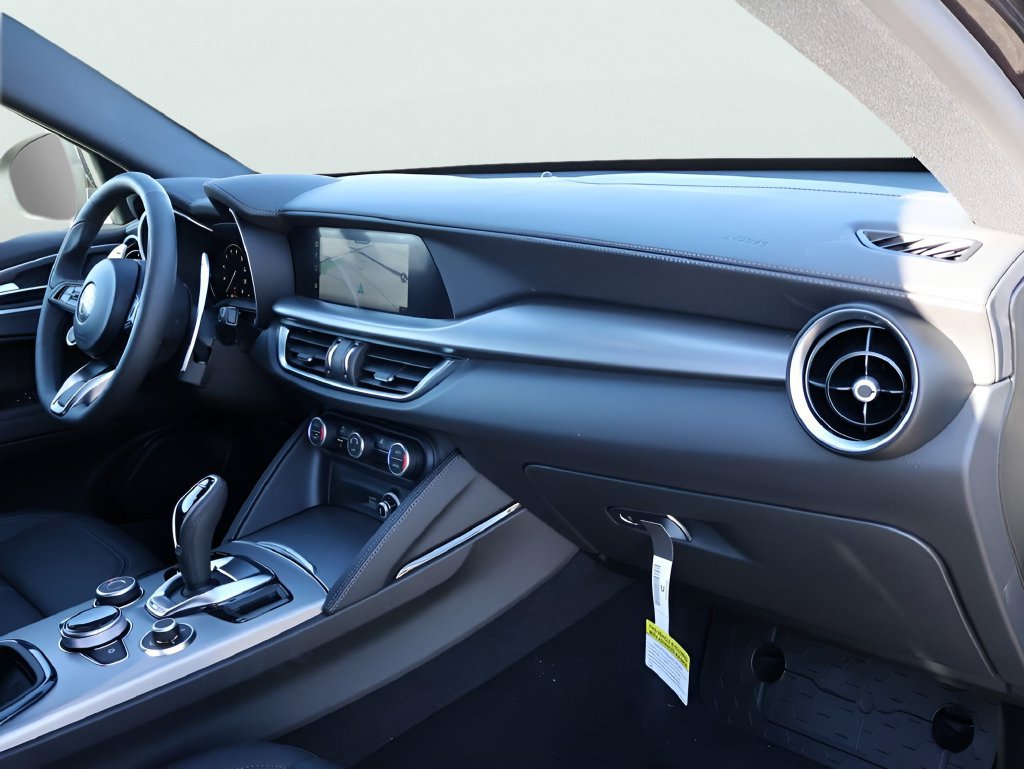 New 2025 Alfa Romeo Stelvio Sprint AWD/4WD image 11