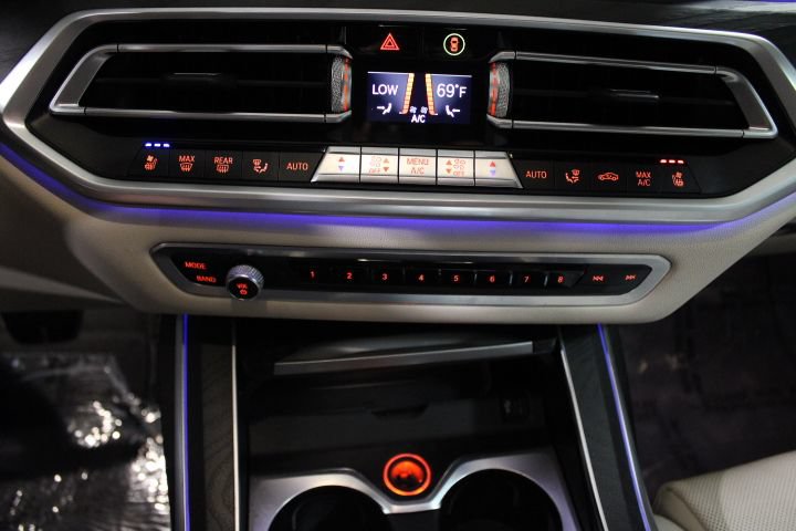 Used 2021 BMW X7 M50i w/ Dynamic Handling Package AWD/4WD image 36
