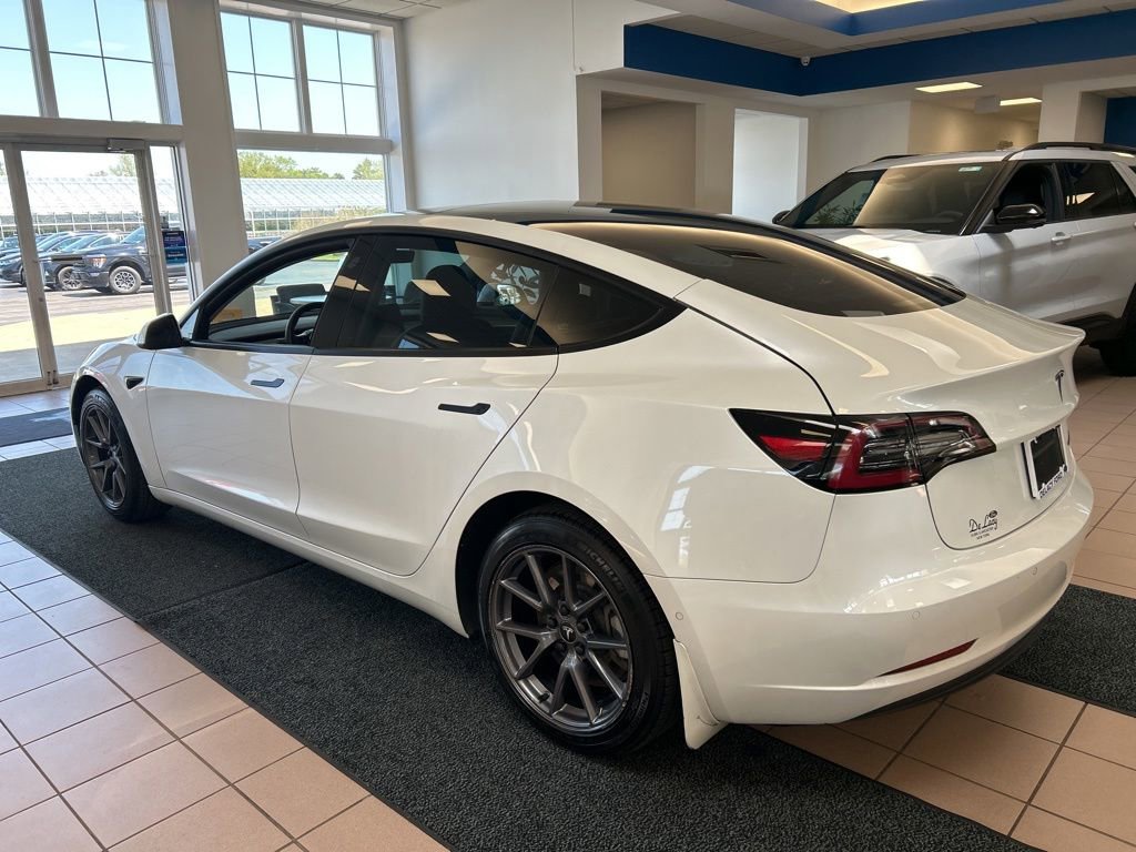 Used 2022 Tesla Model 3 Long Range AWD/4WD image 3