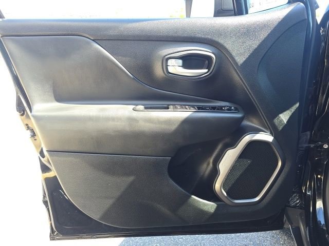 Used 2023 Jeep Renegade Latitude w/ Premium Group image 7