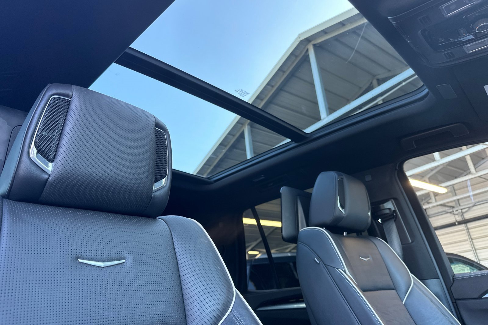 Used 2025 Cadillac Escalade Premium Luxury image 19