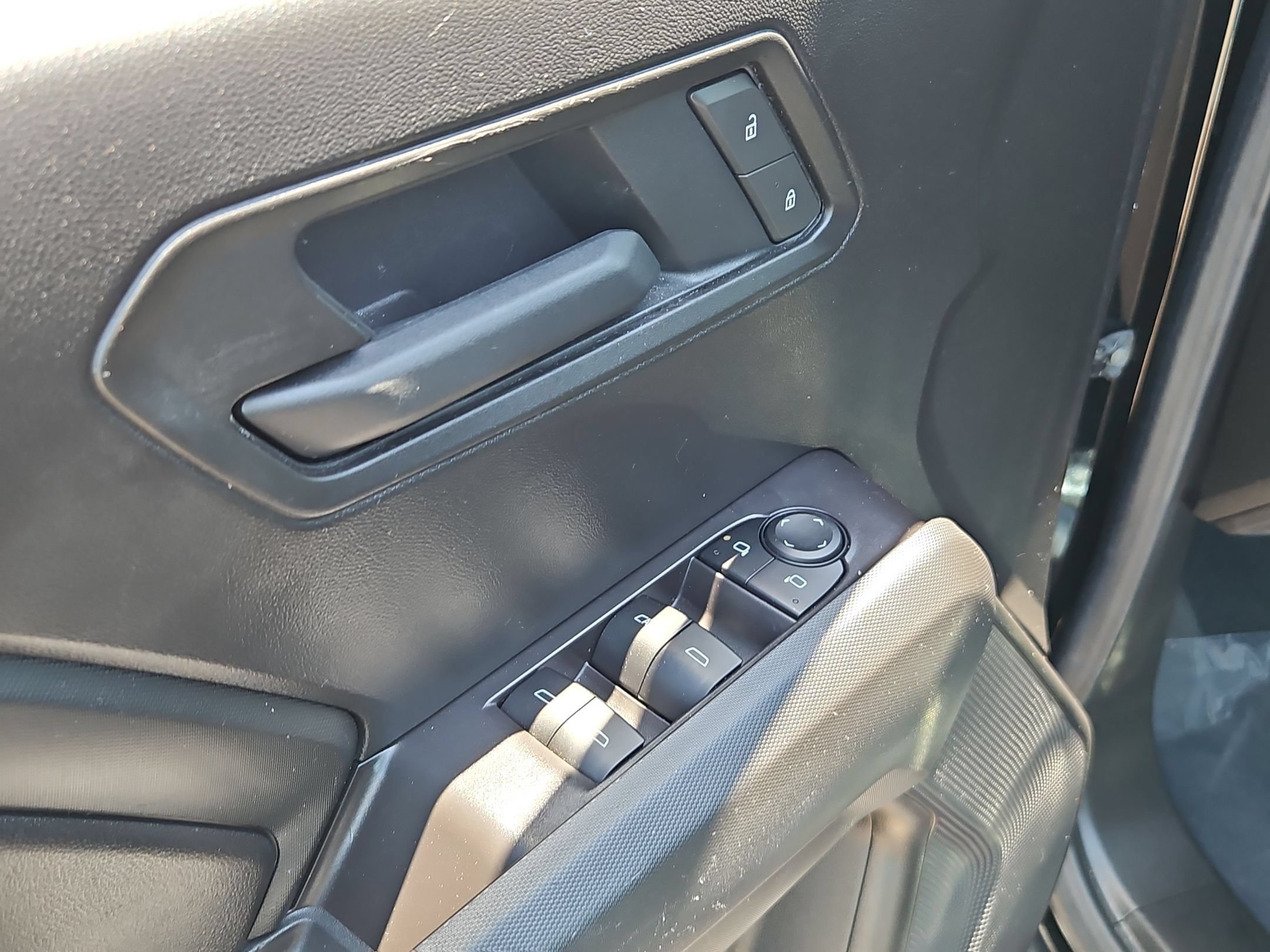 Used 2025 Chevrolet Colorado Trail Boss AWD/4WD image 12