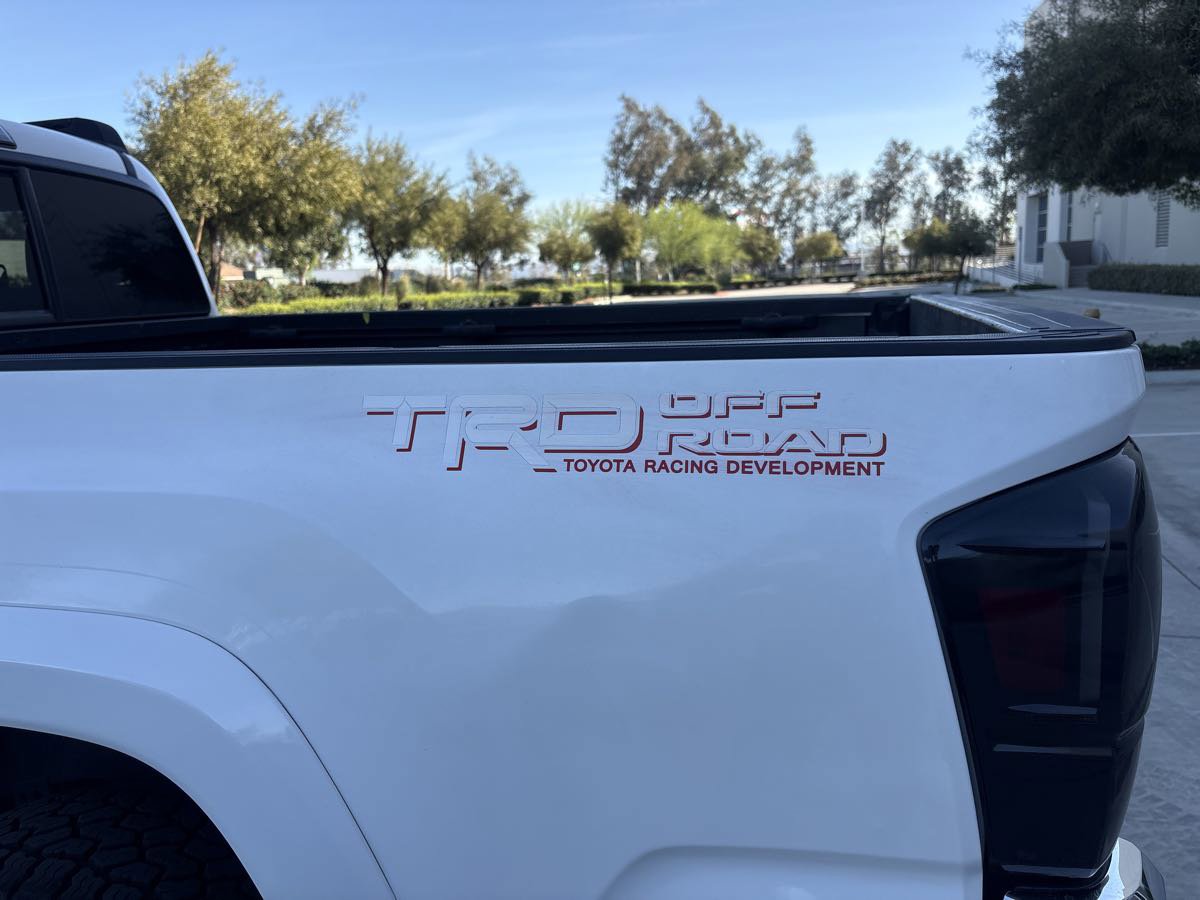 Used 2017 Toyota Tacoma SR5 w/ Tow Package image 11