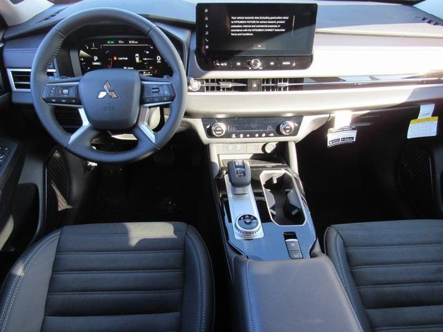 New 2025 Mitsubishi Outlander SE image 10