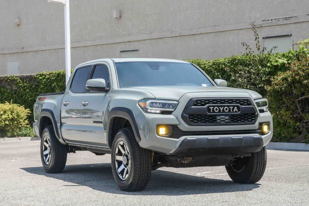 Used 2022 Toyota Tacoma TRD Off-Road w/ TRD Premium Off Road Package AWD/4WD image 3