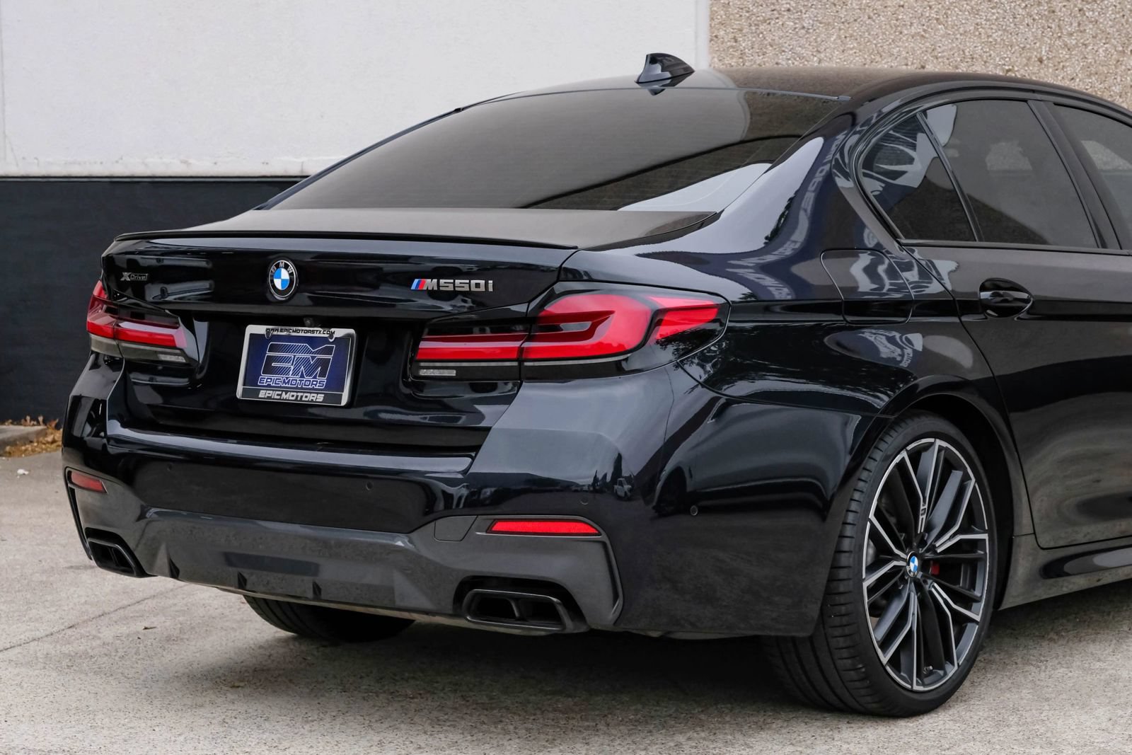 Used 2023 BMW M550i xDrive w/ Executive Package AWD/4WD image 13
