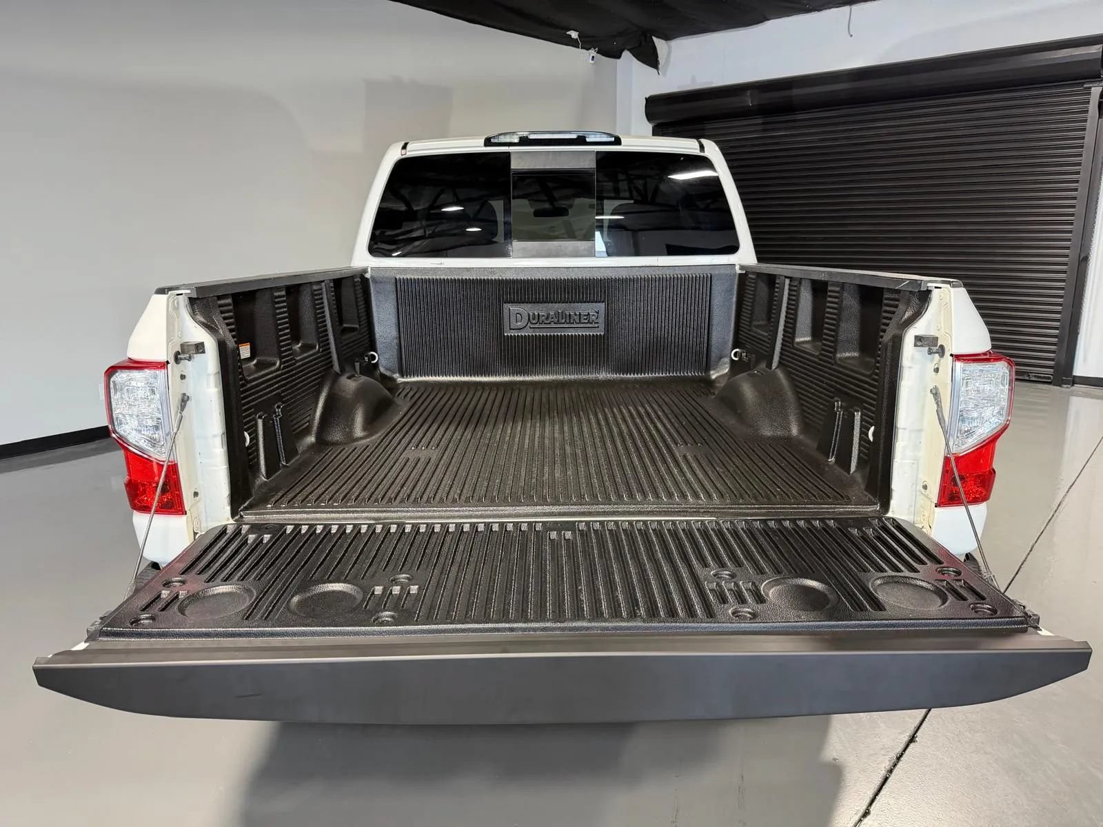 Used 2018 Nissan Titan S AWD/4WD image 13