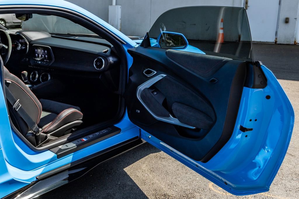 Used 2022 Chevrolet Camaro ZL1 RWD image 17