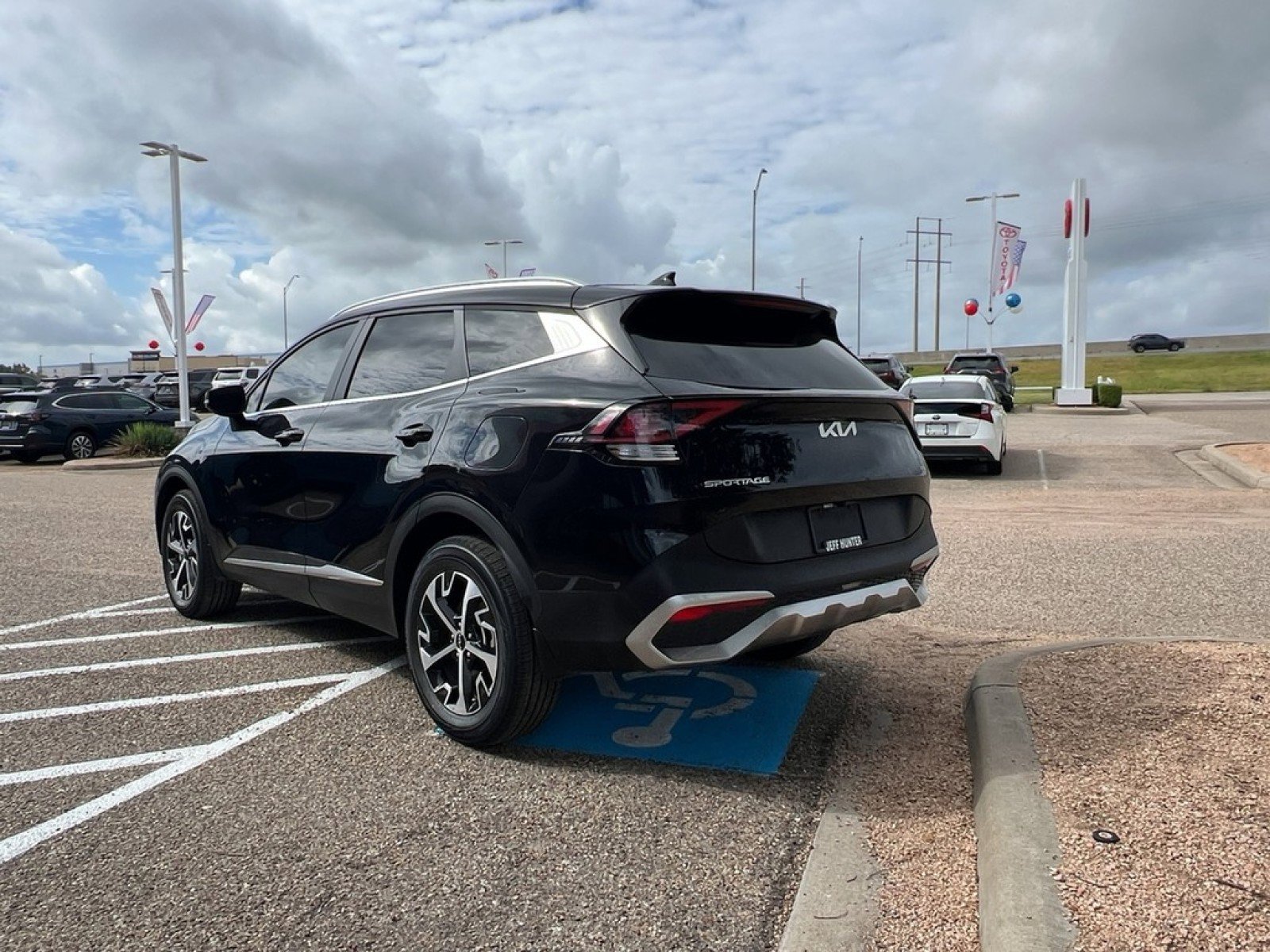 Used 2023 Kia Sportage EX image 3