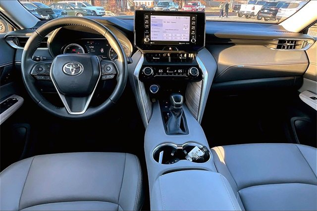 Used 2022 Toyota Venza XLE image 18