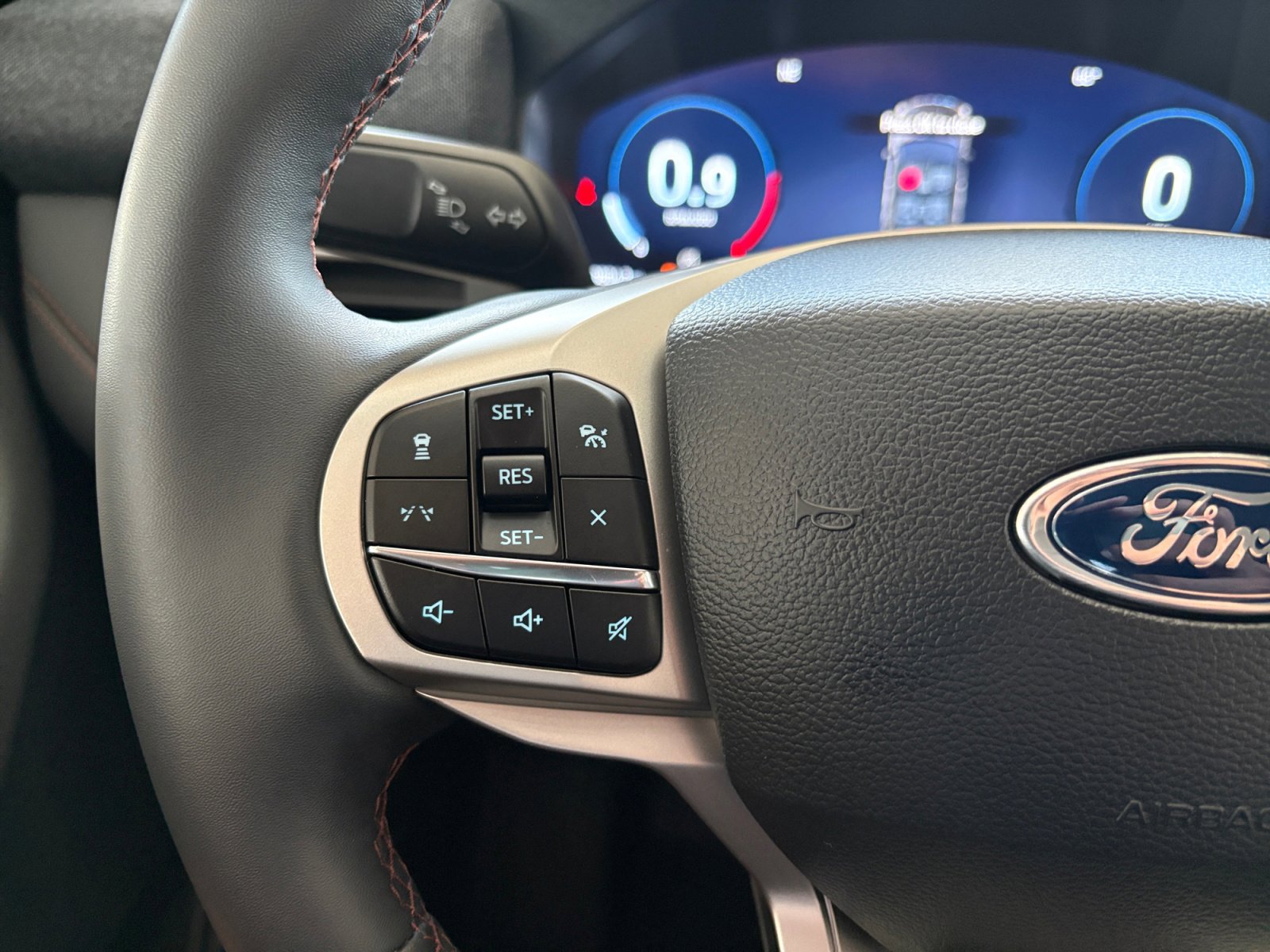 Used 2025 Ford Explorer Active RWD image 15